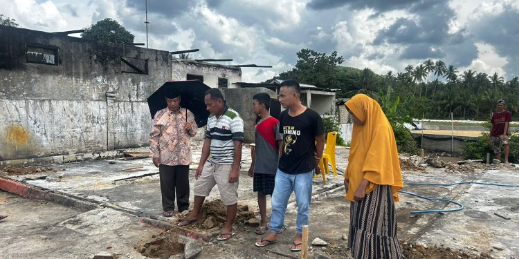 Tokoh Penambang Renovasi Rumah Korban Kebakaran di Buntulia