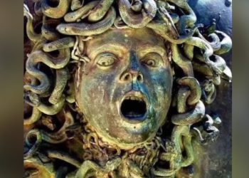 Kepala Perunggu Medusa: Jejak Mitologi Yunani di Kemegahan Romawi