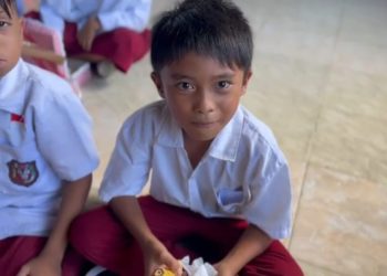 Viral Siswa Pilih Bawa Pulang Makanan untuk Ibunya