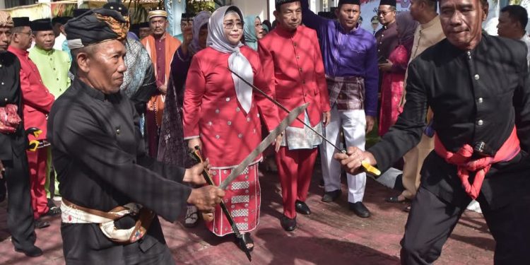 Pemda Gelar Upacara Adat ‘Modepito’, Suharsi Igirisa: Terimakasih Masyarakat Pohuwato
