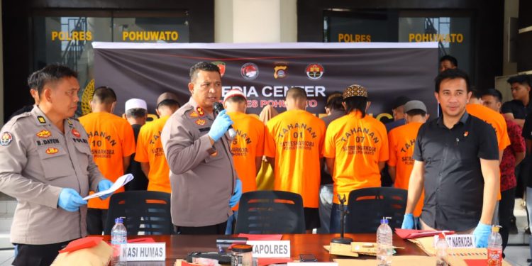 Kapolres Pohuwato Pimpin Press Releas Perkara Persetubuhan Anak di Bawah Umur