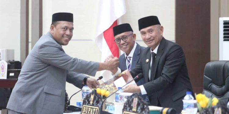 DPRD Pohuwato Serahkan Pokir Hasil Reses kepada Bupati