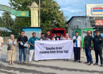 Ramadan Berkah: Penambang Rakyat dan PRC Bagikan Takjil