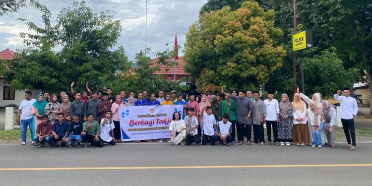 Diterpa Isu Miring,  Penambang Pohuwato Tetap Berbagi dengan Masyarakat