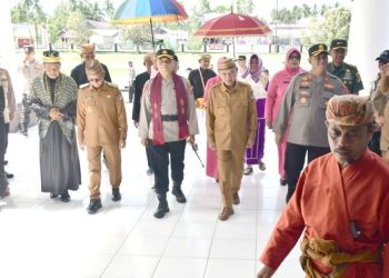 Kapolres Baru Pohuwato, AKBP Busroni, Disambut dengan Adat Mopotilolo