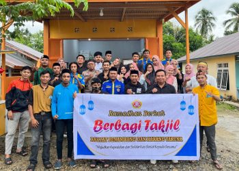 Warga Taluditi Dapat Ratusan Takjil dari Penambang dan KT Pohuwato