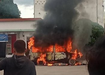 Mobil Kijang Terbakar di SPBU Molohu, Dua Orang Luka-Luka