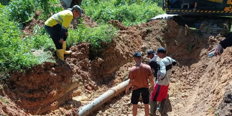 Pani Gold Project Bantu PDAM Tirta Moolango Perbaiki Pipa Yang Bermasalah