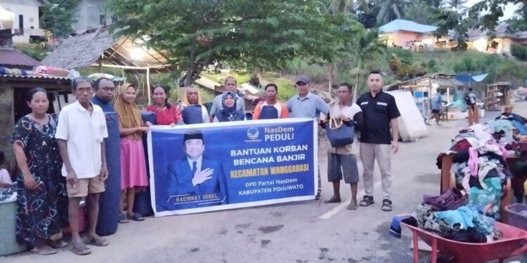 135 KK Korban Banjir Bandang di Tuweya Pohuwato Terima Bantuan dari Rachmat Gobel