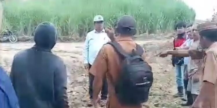 Bos PT PG Tolangohula Cekcok dengan Aparat Desa Tamaila Utara