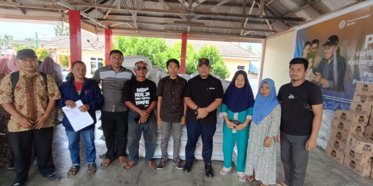 Pastikan Tepat Sasaran, Mikson Yapanto Gandeng Gekraf Pohuwato Salurkan Bantuan UMKM