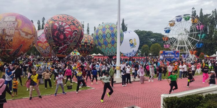 Gagasan Kreatif Rachmat Gobel: Festival Balon Udara Warnai Langit Tilamuta