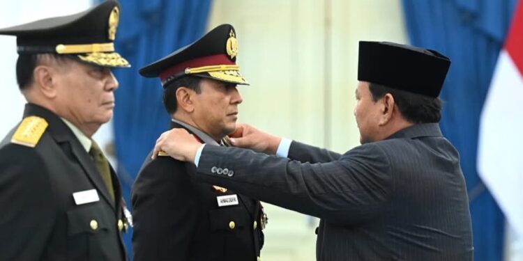 Presiden Prabowo Anugerahkan Pangkat Kehormatan kepada Dua Purnawirawan
