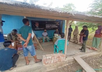 Mikson Yapanto Salurkan Bibit Pertanian untuk Petani Desa Padengo