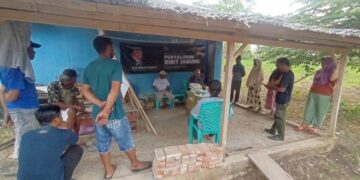 Mikson Yapanto Salurkan Bibit Pertanian untuk Petani Desa Padengo