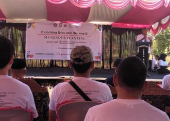 Dukung Penghijauan Pesisir, Mikson Hadiri Penanaman Mangrove di Desa Bunuyo