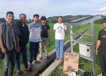 Lagi! Tim PKM UNISAN Pasang Alat Pengusir Hama Tenaga Surya di Gorontalo Utara