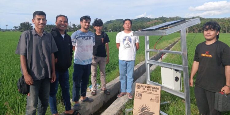 Lagi! Tim PKM UNISAN Pasang Alat Pengusir Hama Tenaga Surya di Gorontalo Utara