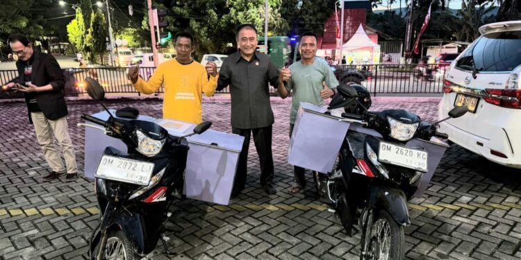 Perkuat UMKM Perikanan, Ketua Komisi II DPRD Gorontalo Salurkan Fasilitas Usaha