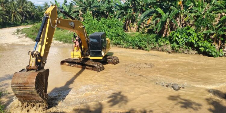 YR.Team Lakukan Normalisasi Sungai di Tiga Titik Kecamatan Dengilo