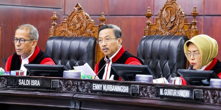 MK Tolak Gugatan UU Advokat, Pemohon Dinilai Tak Punya Legal Standing