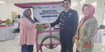 Momentum HBP ke-62, Kalapas Gorontalo Serahkan Gerobak UMKM untuk Keluarga Narapidana