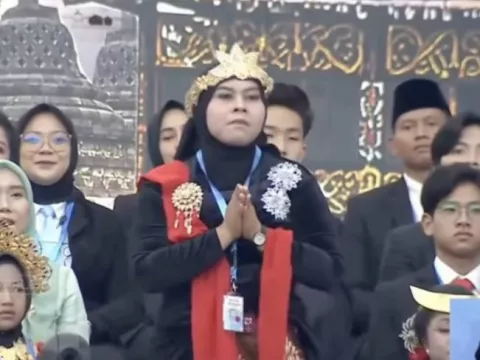 Prabowo Perkenalkan Buruh Pengupas Bawang, Disebut Digaji Rp700 Ribu per Kilogram