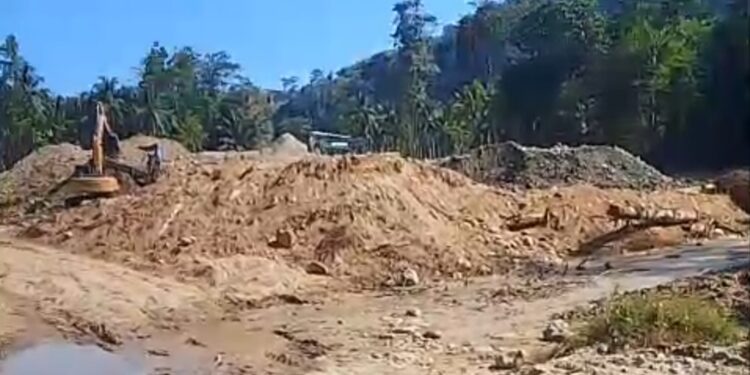 11 Alat Berat Terus Beraktivitas Usai Ditertibkan, PETI Pasir Putih Diduga Sulit Disentuh