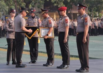 Tangani Kasus PETI, Kapolres Pohuwato dan Personel Raih Penghargaan dari Kapolda