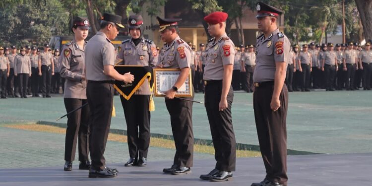 Tangani Kasus PETI, Kapolres Pohuwato dan Personel Raih Penghargaan dari Kapolda